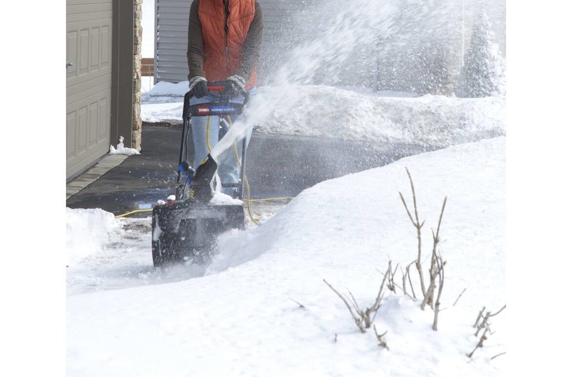 Toro 18 in. Power Curve 15 Amp Electric Snow Blower - 38381
