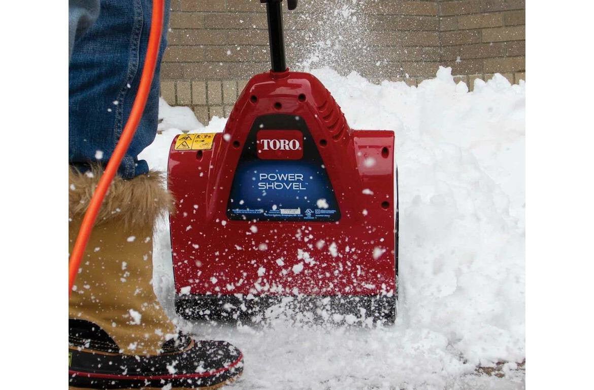 Toro 18 in. Power Curve 15 Amp Electric Snow Blower - 38381